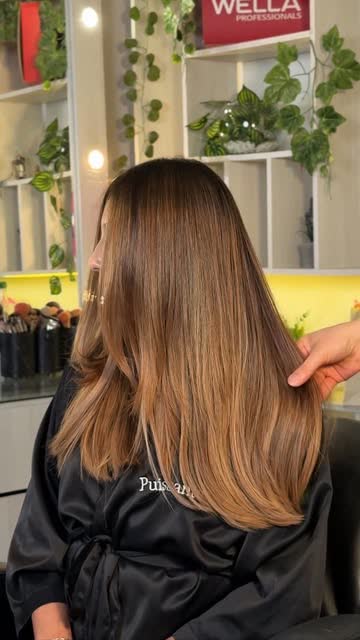 Balayage caramelo visto de espalda
