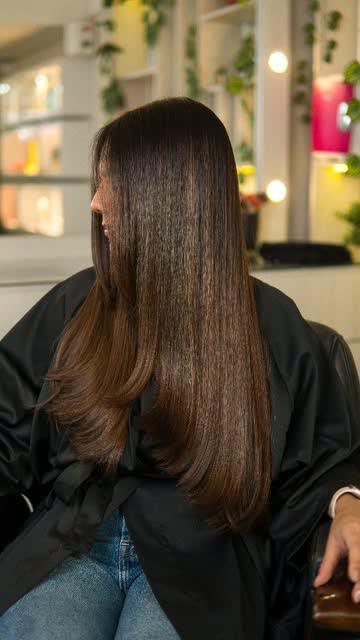 Cabello largo y liso con brillo